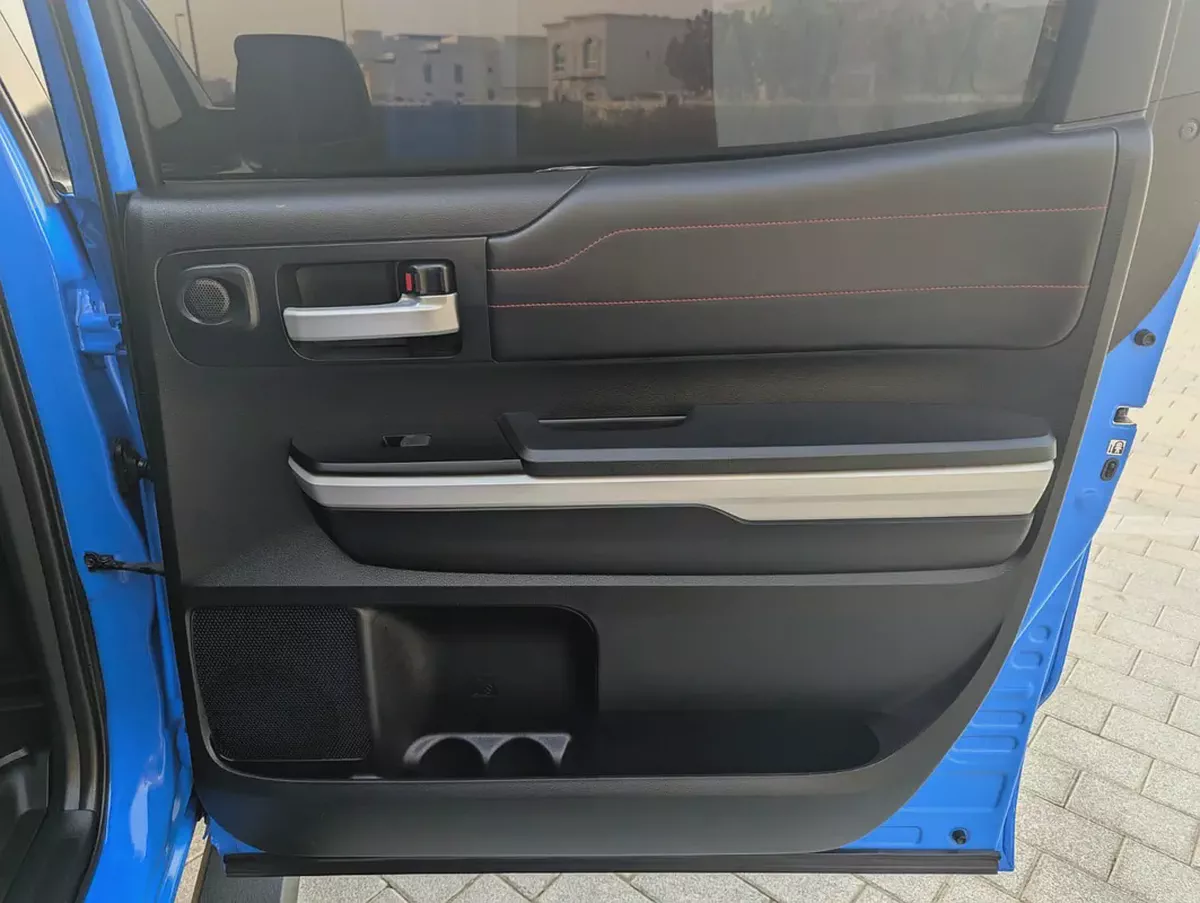 TOYOTA TUNDRA 2019 AMERICAN SPECIFICATION INTERIOR AND EXTERIOR EXCELLENT CONDITION-19-19