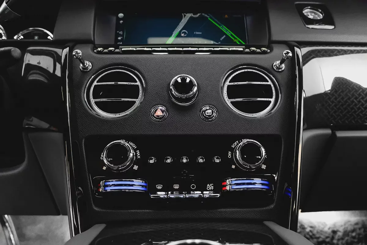 24,610 AED / month | 60 months | 0% DP | 2022 Rolls Royce Cullinan Black Badge-14-14