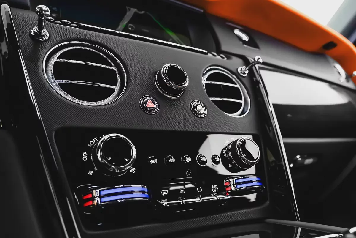 24,610 AED / month | 60 months | 0% DP | 2022 Rolls Royce Cullinan Black Badge-17-17