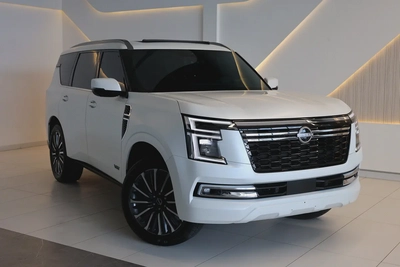 PATROL LE PLATINUM CITY ( 3.5L V6 TWINTURBO ) - 2,600 KM ONLY - GCC SPECS - WARRANTY / SERVICE --1