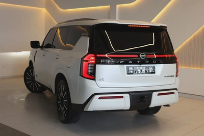 PATROL LE PLATINUM CITY ( 3.5L V6 TWINTURBO ) - 2,600 KM ONLY - GCC SPECS - WARRANTY / SERVICE --4