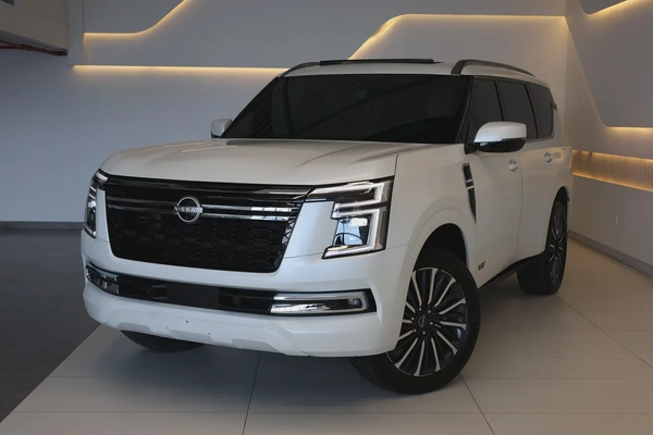 PATROL LE PLATINUM CITY ( 3.5L V6 TWINTURBO ) - 2,600 KM ONLY - GCC SPECS - WARRANTY / SERVICE -