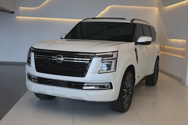 PATROL LE PLATINUM CITY ( 3.5L V6 TWINTURBO ) - 2,600 KM ONLY - GCC SPECS - WARRANTY / SERVICE -