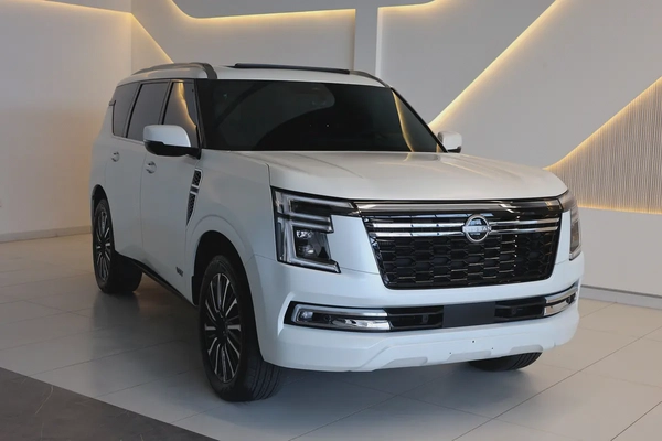 PATROL LE PLATINUM CITY ( 3.5L V6 TWINTURBO ) - 2,600 KM ONLY - GCC SPECS - WARRANTY / SERVICE -