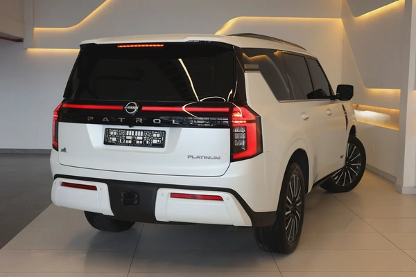 PATROL LE PLATINUM CITY ( 3.5L V6 TWINTURBO ) - 2,600 KM ONLY - GCC SPECS - WARRANTY / SERVICE -