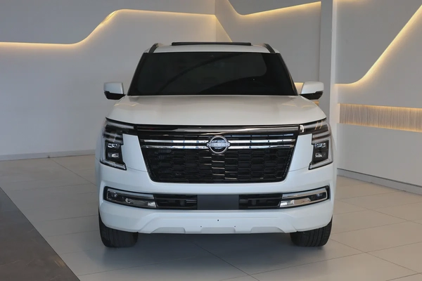 PATROL LE PLATINUM CITY ( 3.5L V6 TWINTURBO ) - 2,600 KM ONLY - GCC SPECS - WARRANTY / SERVICE -