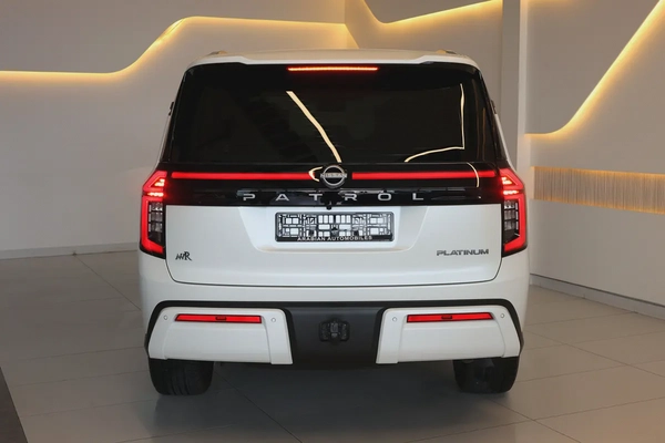 PATROL LE PLATINUM CITY ( 3.5L V6 TWINTURBO ) - 2,600 KM ONLY - GCC SPECS - WARRANTY / SERVICE -
