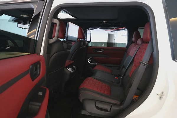 PATROL LE PLATINUM CITY ( 3.5L V6 TWINTURBO ) - 2,600 KM ONLY - GCC SPECS - WARRANTY / SERVICE -