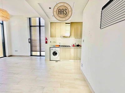 Pool view •• chiller free •• spacious layout •• corner unit-1