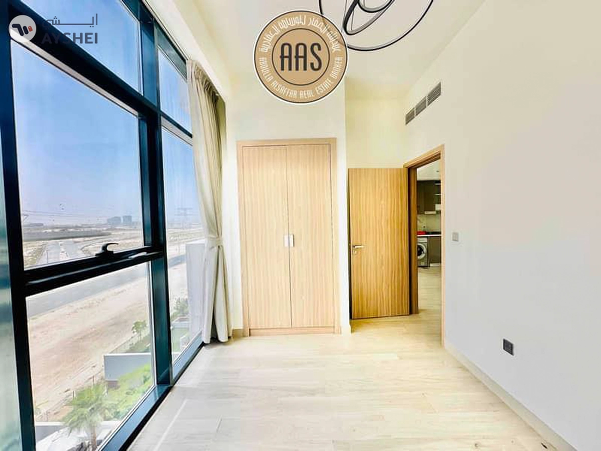 Pool view •• chiller free •• spacious layout •• corner unit-12-12