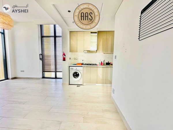 Pool view •• chiller free •• spacious layout •• corner unit