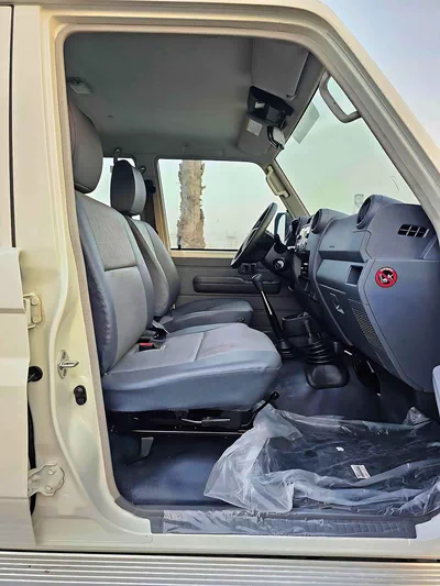 Toyota Land Cruiser 70 LC76 DX 4.2L DIESEL | M/T | POWER WINDOWS WITH LEATHER | 4WD (CODE # 68037)-6