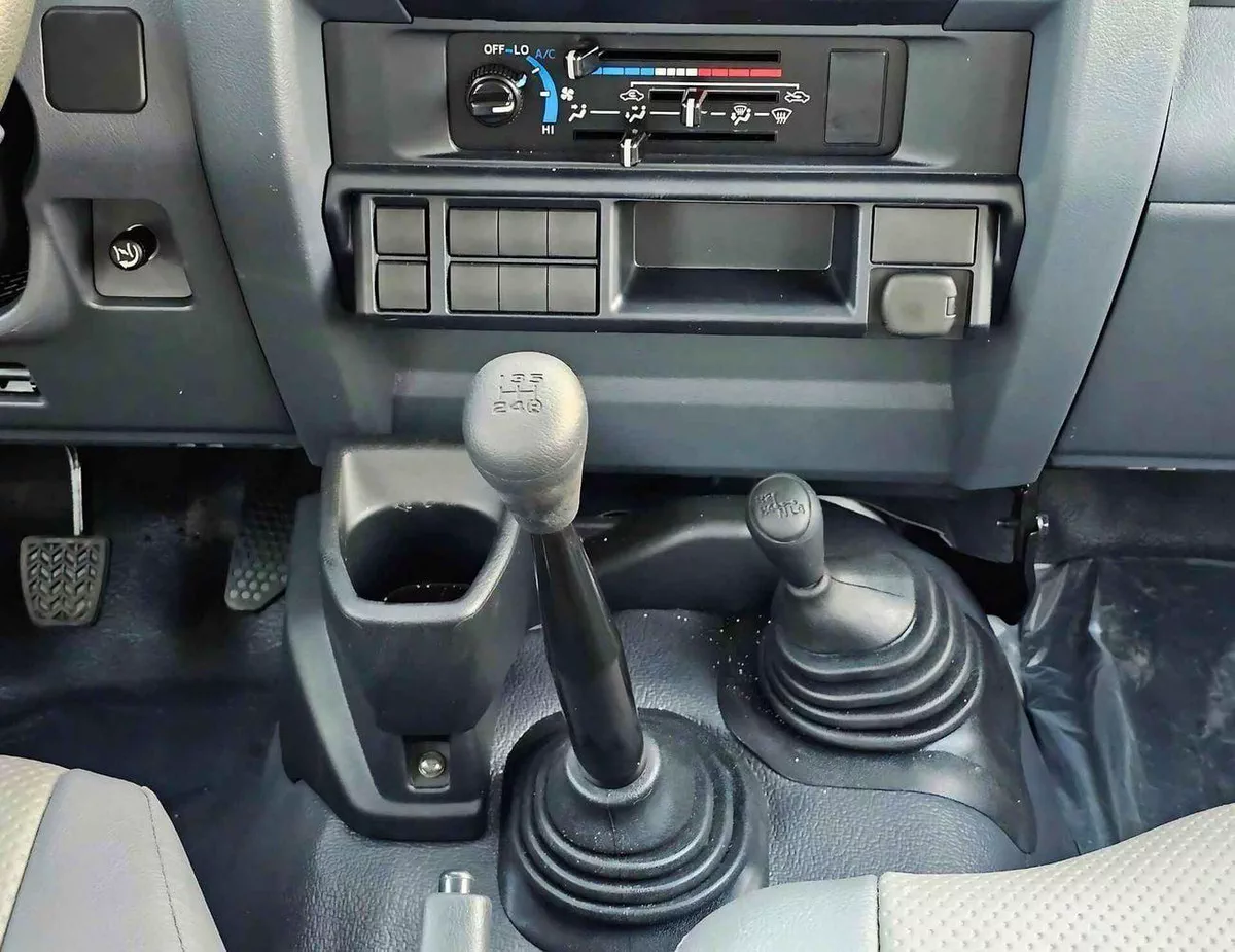 Toyota Land Cruiser 70 LC76 DX 4.2L DIESEL | M/T | POWER WINDOWS WITH LEATHER | 4WD (CODE # 68037)-7-0