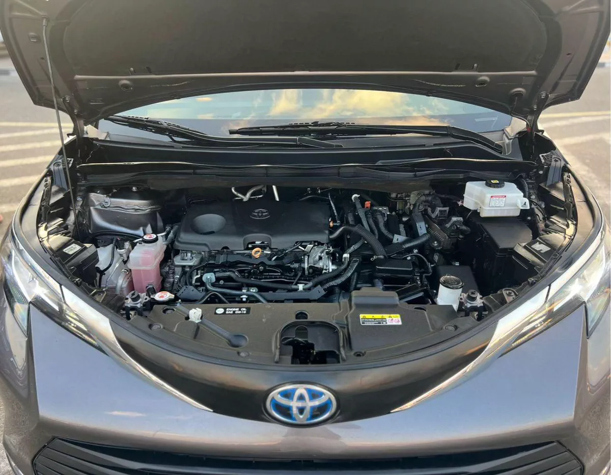 Toyota Sienna LE 2021 Toyota Sienna Hybrid 2.5L V4 - 7 Seater Doors Full Auto With Radar --20-0