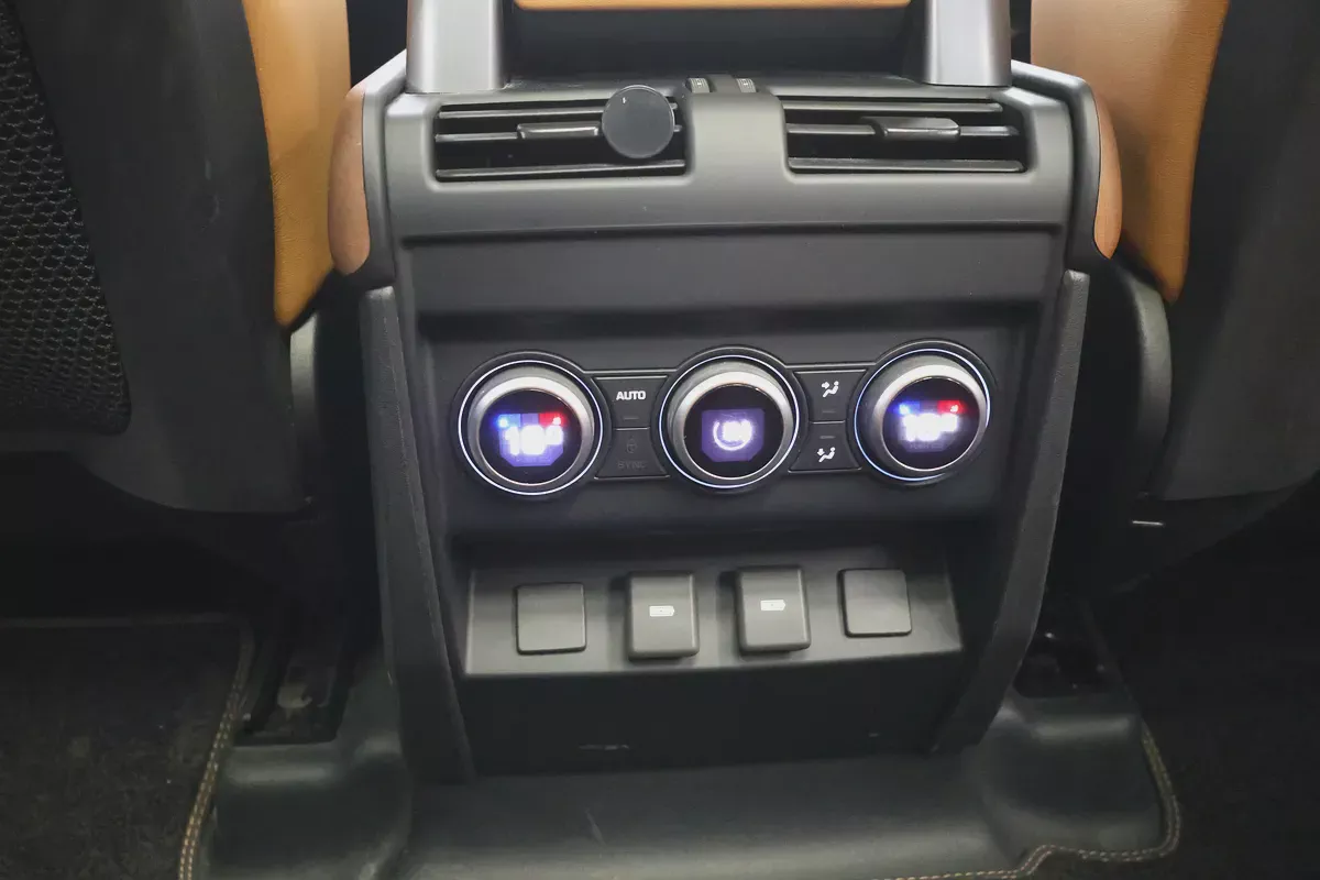 2023 Land Rover Defender 110 S | GCC Specs | Pristine Condition-18-18