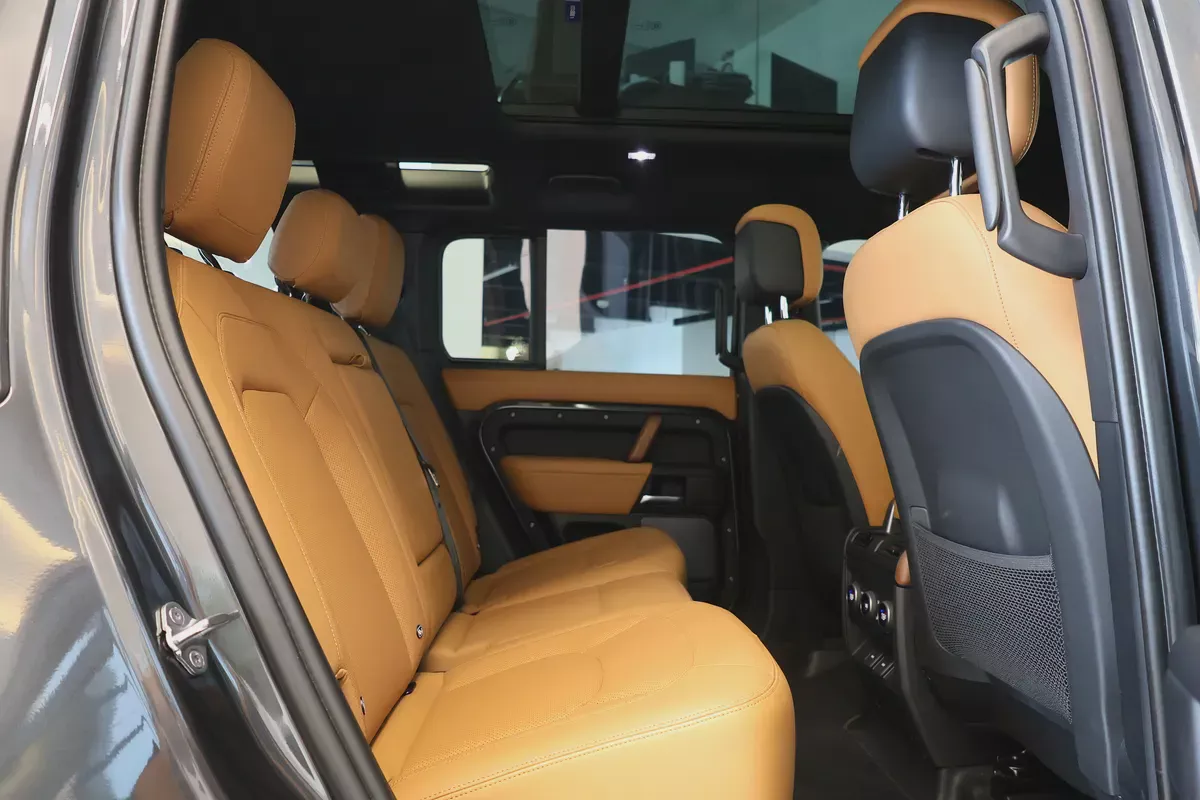 2023 Land Rover Defender 110 S | GCC Specs | Pristine Condition-19-19