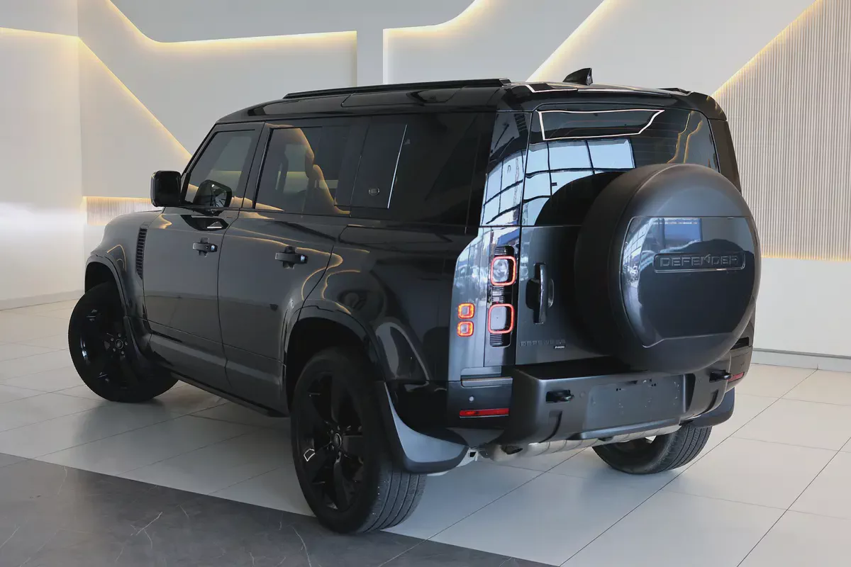 2023 Land Rover Defender 110 S | GCC Specs | Pristine Condition-3-3
