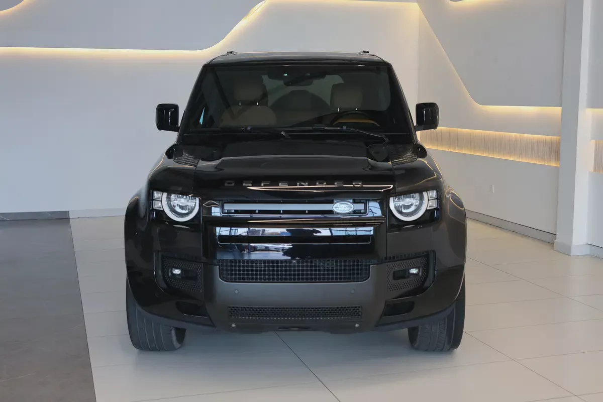 2023 Land Rover Defender 110 S | GCC Specs | Pristine Condition-4-4