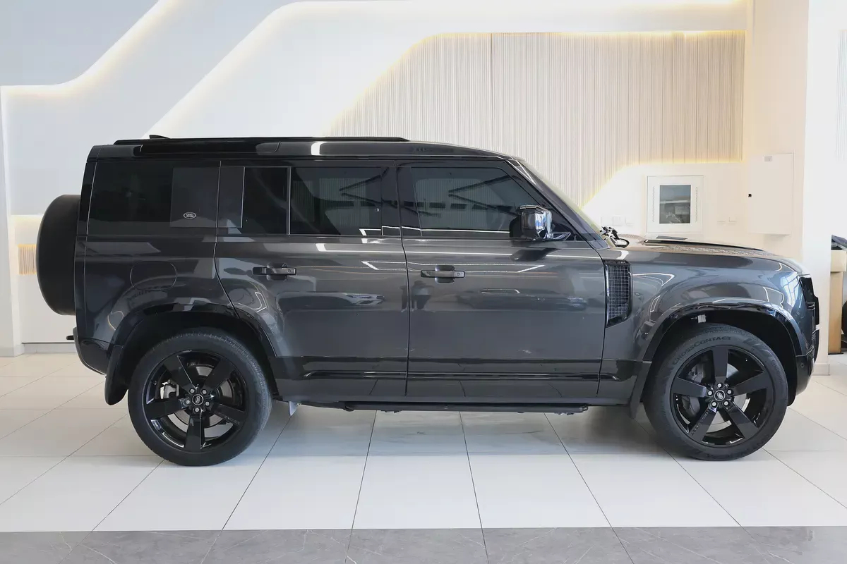 2023 Land Rover Defender 110 S | GCC Specs | Pristine Condition-6-6
