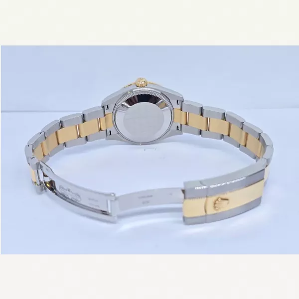 Rolex Datejust Mother of Pearl Diamond Dial 31mm with Oyster Bracelet | Condition: Like new & unworn | Year of production 2021 | Original box | Original papers