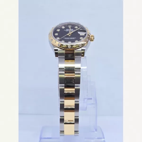 Rolex Datejust Mother of Pearl Diamond Dial 31mm with Oyster Bracelet | Condition: Like new & unworn | Year of production 2021 | Original box | Original papers