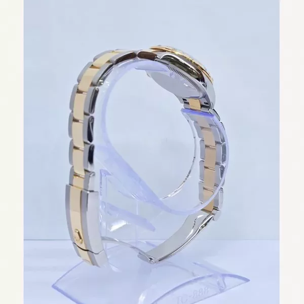 Rolex Datejust Mother of Pearl Diamond Dial 31mm with Oyster Bracelet | Condition: Like new & unworn | Year of production 2021 | Original box | Original papers