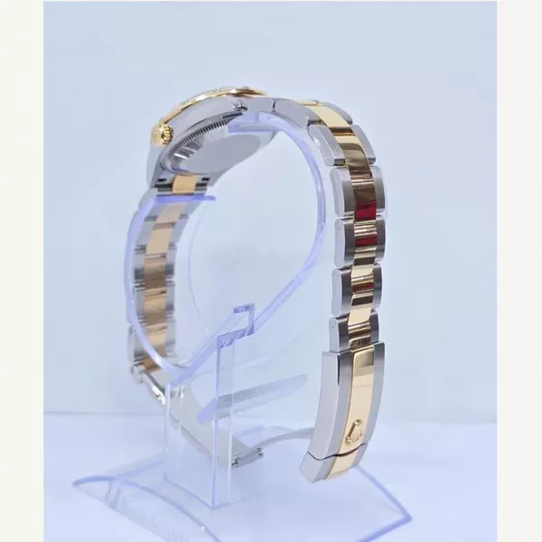 Rolex Datejust Mother of Pearl Diamond Dial 31mm with Oyster Bracelet | Condition: Like new & unworn | Year of production 2021 | Original box | Original papers