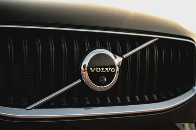 Volvo XC60 B5 FWD MOMENTUM 2022 Low Mileage GCC-1