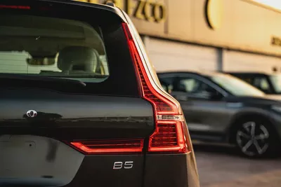 Volvo XC60 B5 FWD MOMENTUM 2022 Low Mileage GCC-4