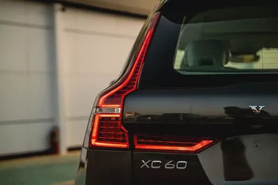 Volvo XC60 B5 FWD MOMENTUM 2022 Low Mileage GCC-6