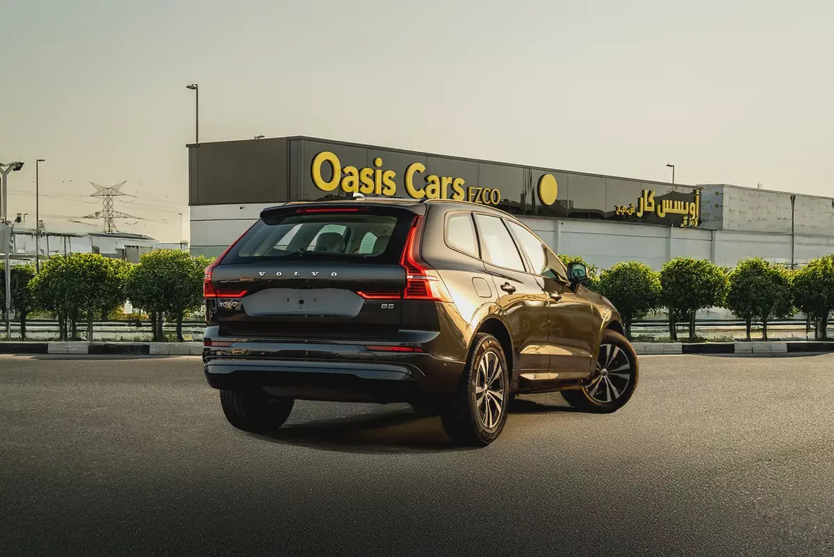Volvo XC60 B5 FWD MOMENTUM 2022 Low Mileage GCC-3-3
