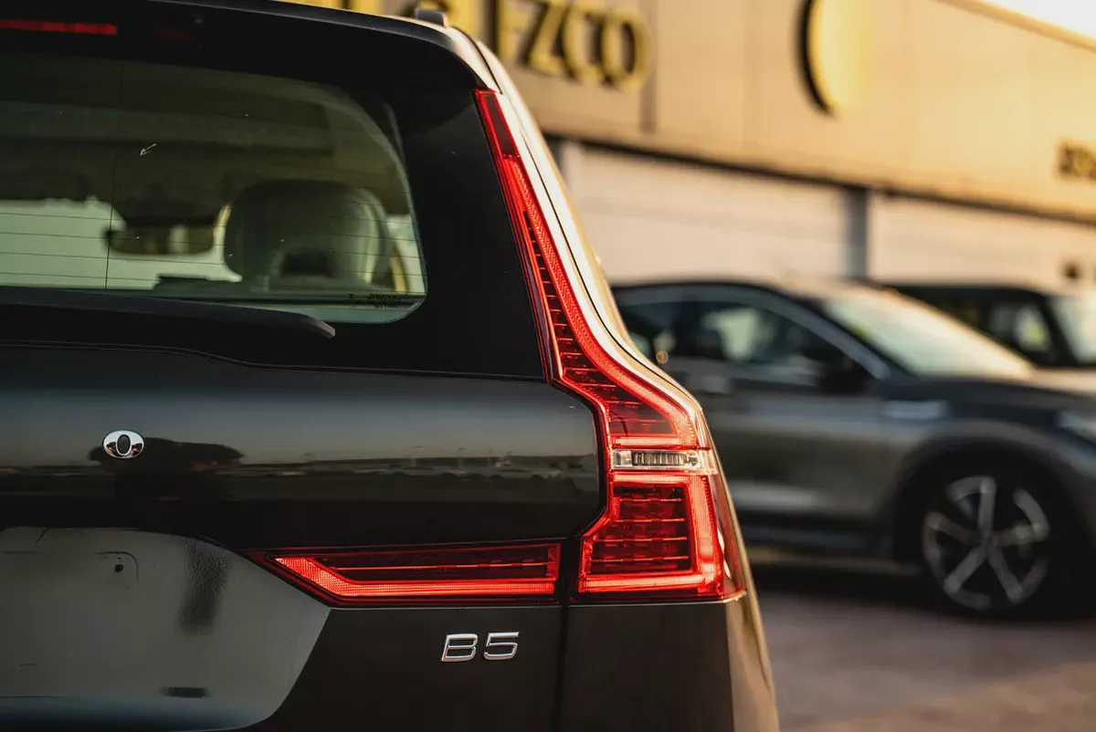 Volvo XC60 B5 FWD MOMENTUM 2022 Low Mileage GCC-4-4