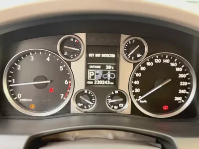 لكزس LX 570 ابيض / بيج 2014 (الفطيم)-12