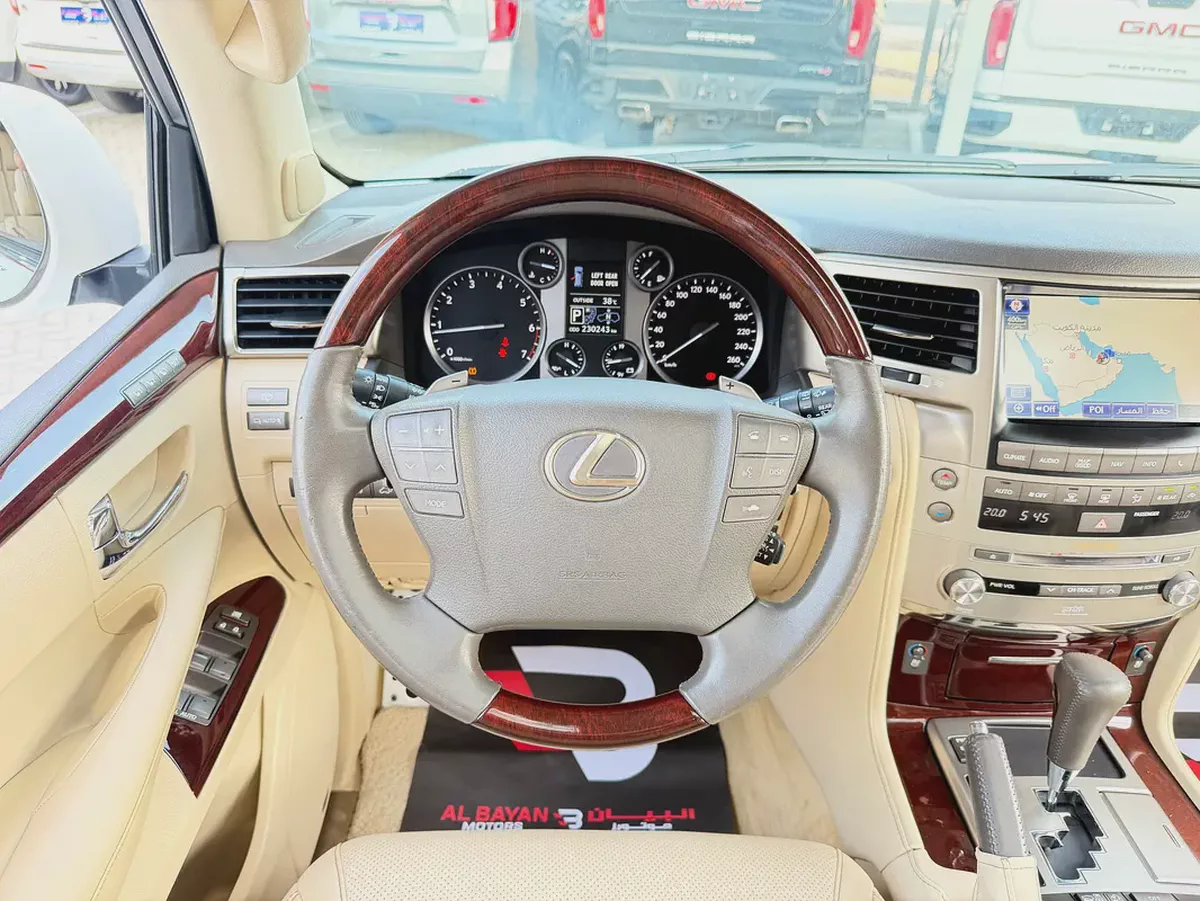 لكزس LX 570 ابيض / بيج 2014 (الفطيم)-10-10