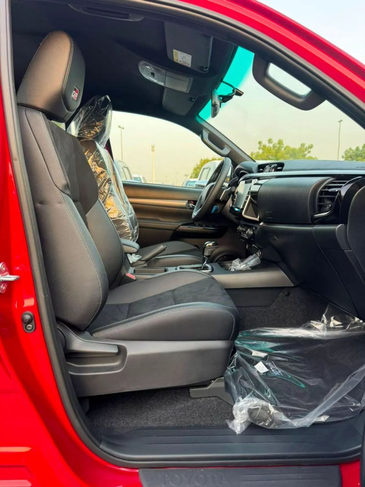 Toyota Hilux GR SPORT || 2.8L DIESEL V4 A/T | DRIVER PWR SEAT | LEATHER SEATS | 360*CAMERA | BLIND SPOT (CODE # H-11-0