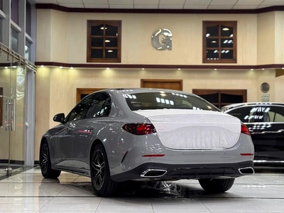 Mercedes-Benz E-Class E 200-12