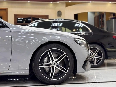 Mercedes-Benz E-Class E 200-8