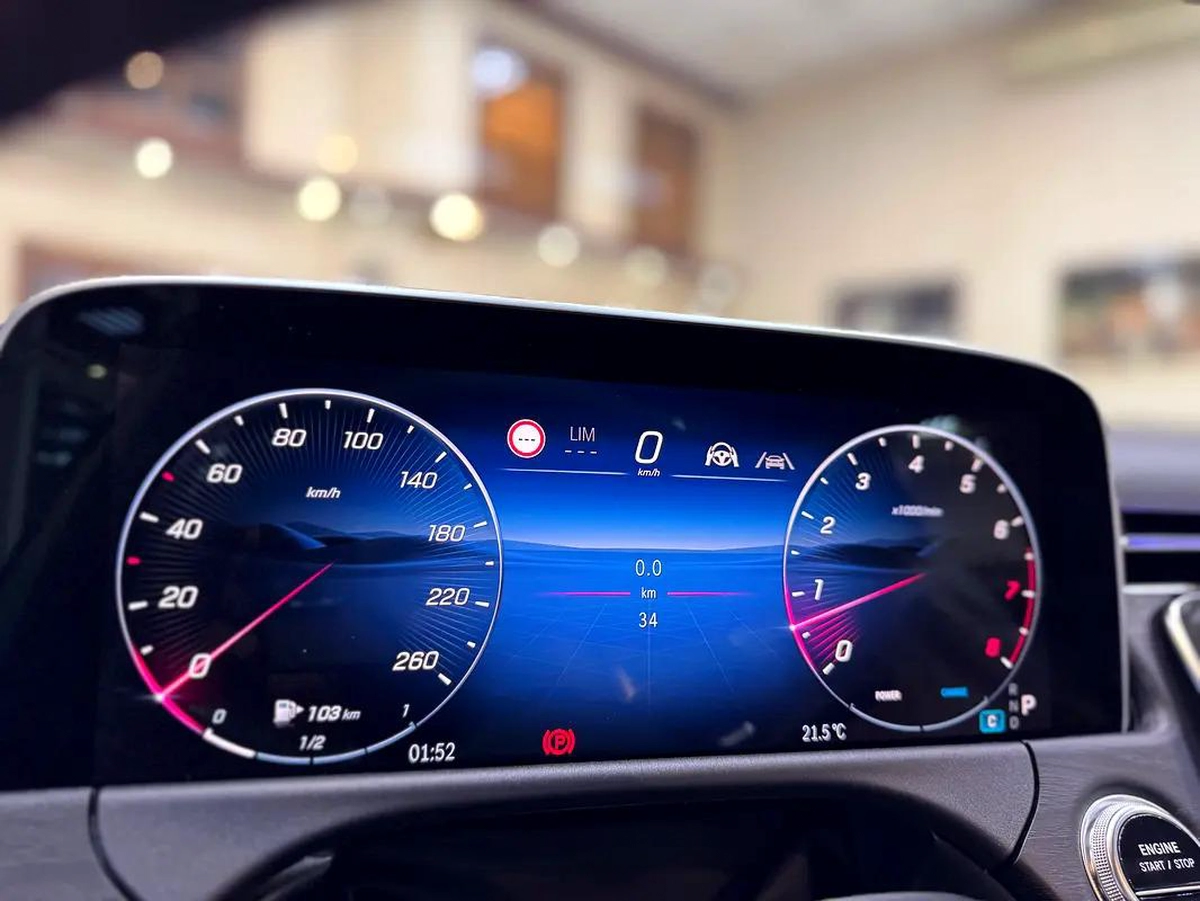 Mercedes-Benz E-Class E 200-13-13