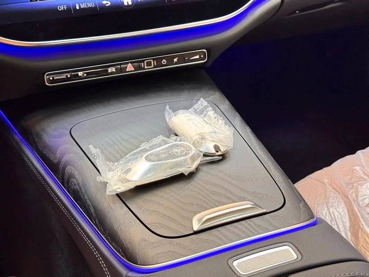 Mercedes-Benz E-Class E 200-4-4