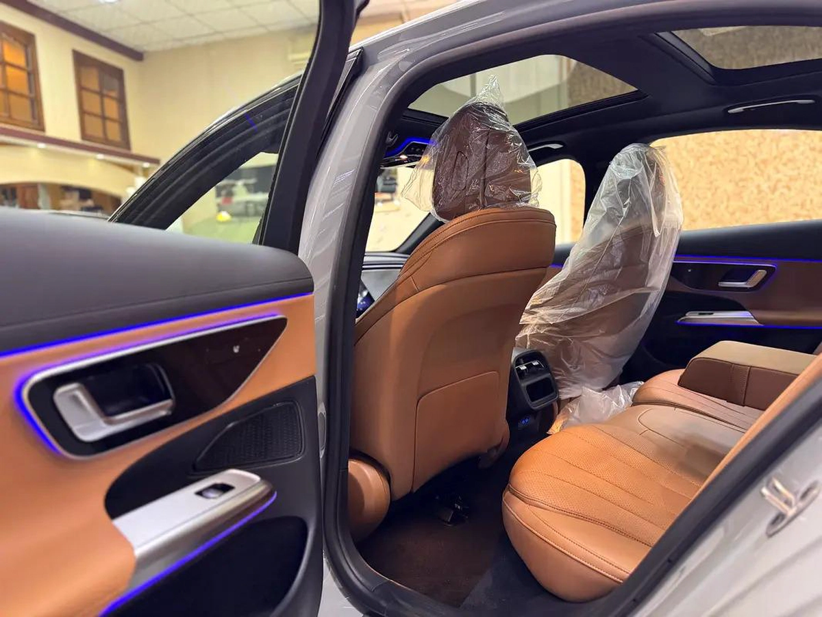 Mercedes-Benz E-Class E 200-5-5