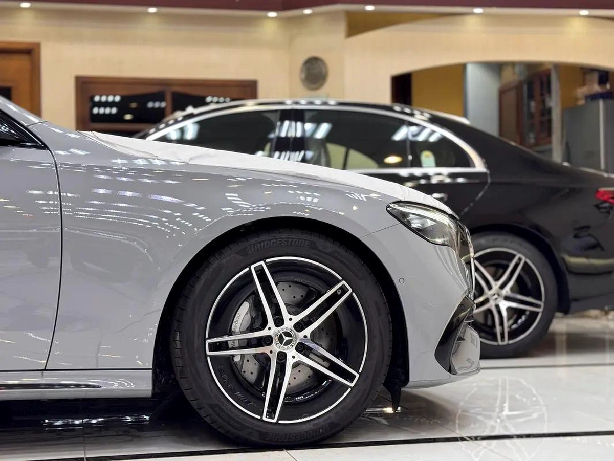 Mercedes-Benz E-Class E 200-8-8