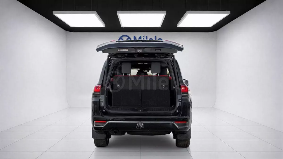 Toyota Land Cruiser VXR | GCC Specs | Brand New-4-0