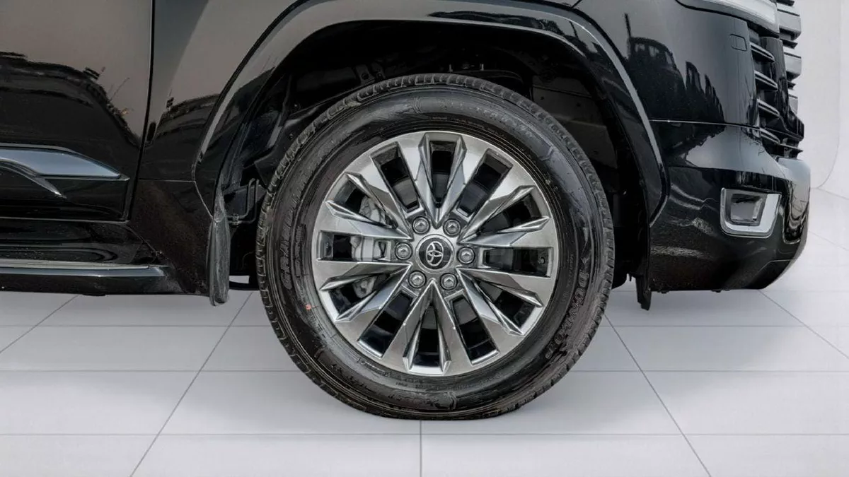 Toyota Land Cruiser VXR | GCC Specs | Brand New-5-0