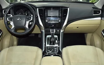 Mitsubishi Montero Sport ( 2019 Model ) in Silver Color GCC Specs-5