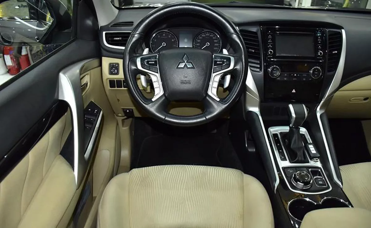 Mitsubishi Montero Sport ( 2019 Model ) in Silver Color GCC Specs-7-7