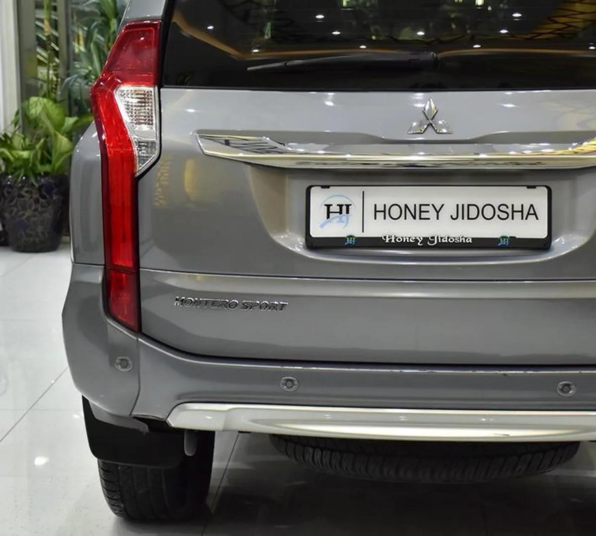 Mitsubishi Montero Sport ( 2019 Model ) in Silver Color GCC Specs-12-12