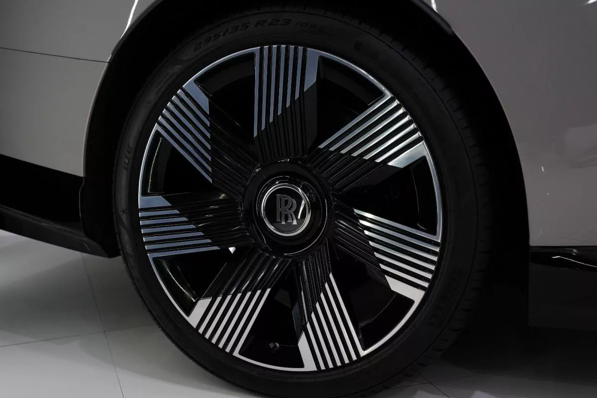 Rolls-Royce Spectre-10-10