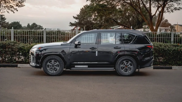 LX 600 3.5L 2025 GCC Specs 0 KM For Export