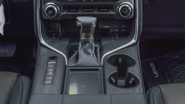 LX 600 3.5L 2025 GCC Specs 0 KM For Export