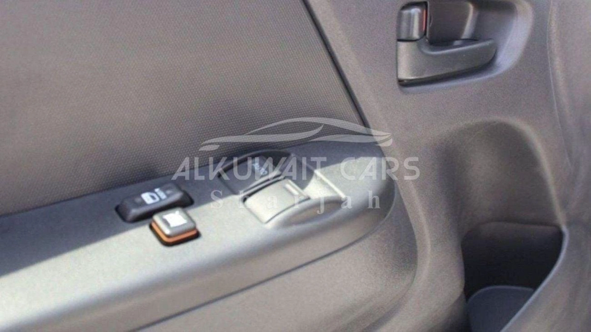 Toyota Hiace DLS - STD ROOF (NEW) Toyota Hiace 15seat 2.5L Diesel V4 MT 2025-8-0